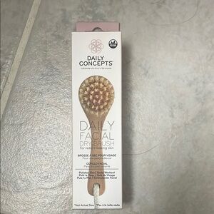 Daily Concepts Facial Dry Brush